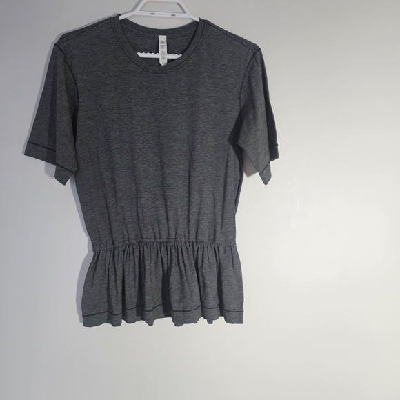 Lululemon Flouncey Tee Size 4 - Picture 2 of 6